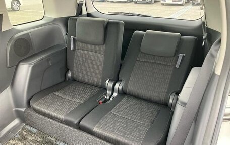 Toyota ISis I, 2017 год, 23 фотография