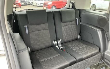 Toyota ISis I, 2017 год, 24 фотография