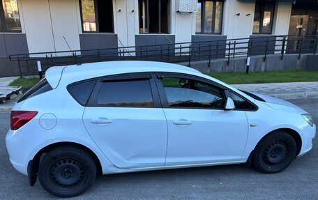 Opel Astra J, 2009 год, 680 000 рублей, 2 фотография
