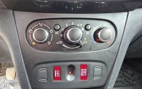 Renault Sandero II рестайлинг, 2015 год, 540 000 рублей, 13 фотография