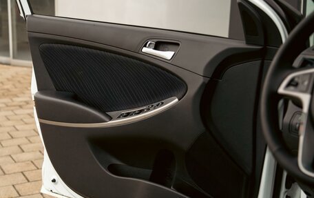 Hyundai Solaris II рестайлинг, 2015 год, 995 000 рублей, 12 фотография