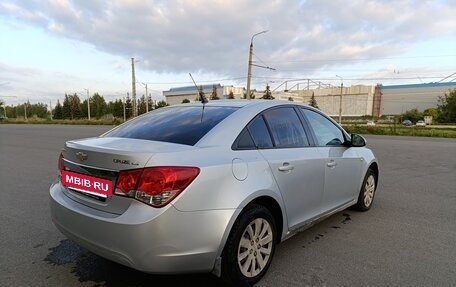 Chevrolet Cruze II, 2011 год, 650 000 рублей, 3 фотография