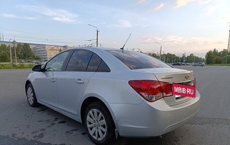 Chevrolet Cruze II, 2011 год, 650 000 рублей, 4 фотография