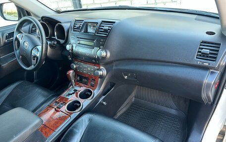 Toyota Highlander III, 2012 год, 2 150 000 рублей, 15 фотография
