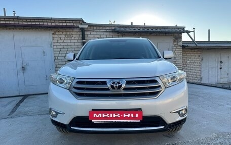 Toyota Highlander III, 2012 год, 2 150 000 рублей, 2 фотография