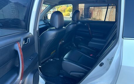 Toyota Highlander III, 2012 год, 2 150 000 рублей, 21 фотография