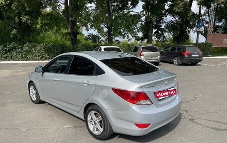 Hyundai Solaris II рестайлинг, 2011 год, 645 000 рублей, 2 фотография