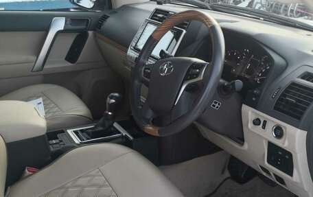 Toyota Land Cruiser Prado 150 рестайлинг 2, 2018 год, 4 200 000 рублей, 17 фотография