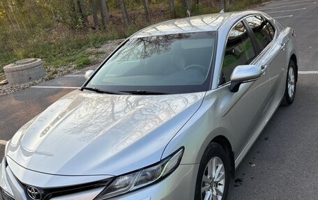 Toyota Camry, 2019 год, 2 630 000 рублей, 2 фотография
