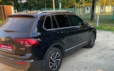 Volkswagen Tiguan II, 2018 год, 2 500 000 рублей, 1 фотография
