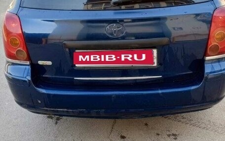 Toyota Avensis III рестайлинг, 2004 год, 780 000 рублей, 1 фотография