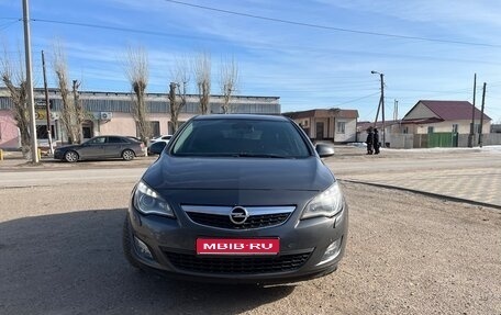 Opel Astra J, 2011 год, 799 999 рублей, 1 фотография