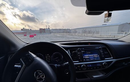 Toyota Highlander III, 2018 год, 3 300 000 рублей, 3 фотография
