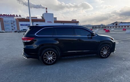 Toyota Highlander III, 2018 год, 3 300 000 рублей, 7 фотография