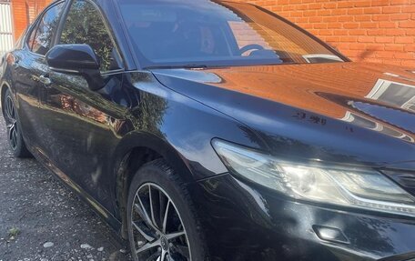 Toyota Camry, 2018 год, 2 000 000 рублей, 1 фотография