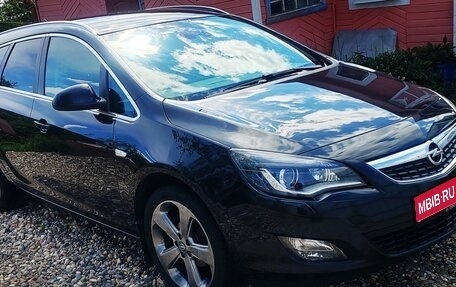 Opel Astra J, 2011 год, 730 000 рублей, 1 фотография