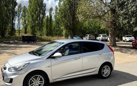 Hyundai Solaris II рестайлинг, 2011 год, 550 000 рублей, 2 фотография