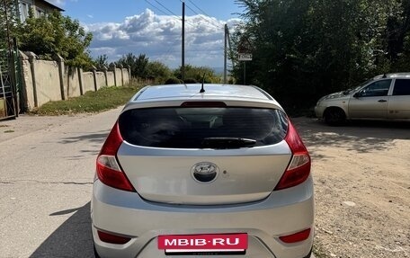 Hyundai Solaris II рестайлинг, 2011 год, 550 000 рублей, 4 фотография