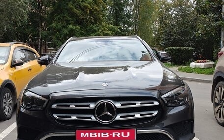 Mercedes-Benz E-Класс, 2021 год, 5 999 000 рублей, 1 фотография
