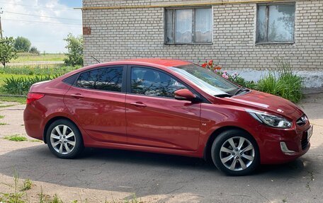 Hyundai Solaris II рестайлинг, 2012 год, 820 000 рублей, 3 фотография