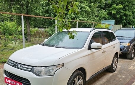 Mitsubishi Outlander III рестайлинг 3, 2013 год, 1 190 000 рублей, 2 фотография