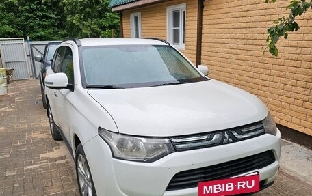 Mitsubishi Outlander III рестайлинг 3, 2013 год, 1 190 000 рублей, 3 фотография