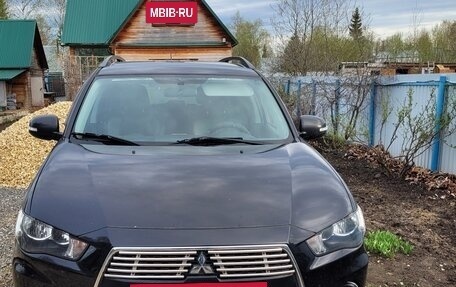Mitsubishi Outlander III рестайлинг 3, 2011 год, 1 400 000 рублей, 2 фотография