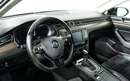 Volkswagen Passat B8 рестайлинг, 2016 год, 1 799 700 рублей, 11 фотография