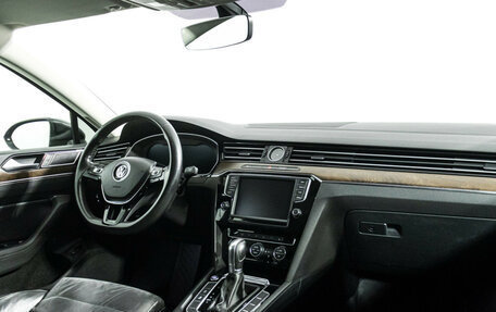 Volkswagen Passat B8 рестайлинг, 2016 год, 1 799 700 рублей, 9 фотография