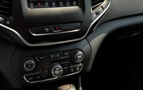 Jeep Cherokee, 2018 год, 2 700 000 рублей, 24 фотография