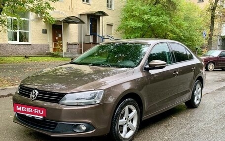 Volkswagen Jetta VI, 2012 год, 999 000 рублей, 3 фотография