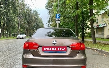 Volkswagen Jetta VI, 2012 год, 999 000 рублей, 6 фотография