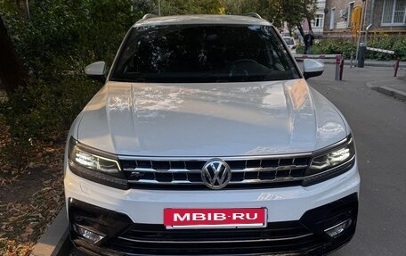 Volkswagen Tiguan II, 2018 год, 3 350 000 рублей, 12 фотография