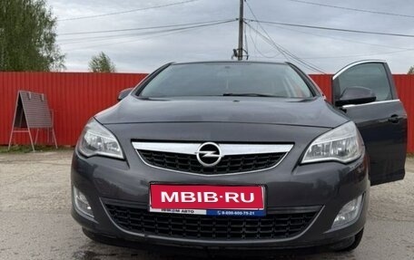Opel Astra J, 2011 год, 650 000 рублей, 1 фотография