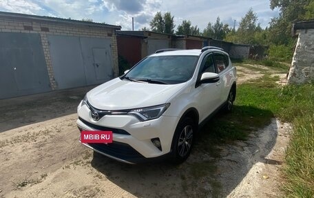 Toyota RAV4, 2017 год, 2 100 000 рублей, 2 фотография