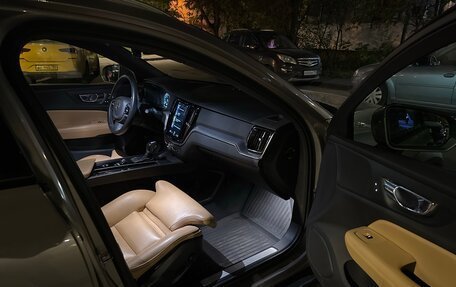 Volvo V60 Cross Country II, 2019 год, 3 350 000 рублей, 9 фотография