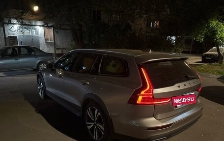 Volvo V60 Cross Country II, 2019 год, 3 350 000 рублей, 6 фотография
