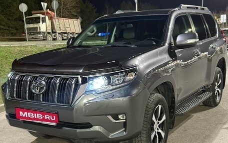 Toyota Land Cruiser Prado 150 рестайлинг 2, 2018 год, 3 550 000 рублей, 2 фотография