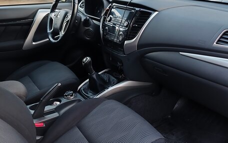Mitsubishi Pajero Sport III рестайлинг, 2018 год, 2 800 000 рублей, 9 фотография