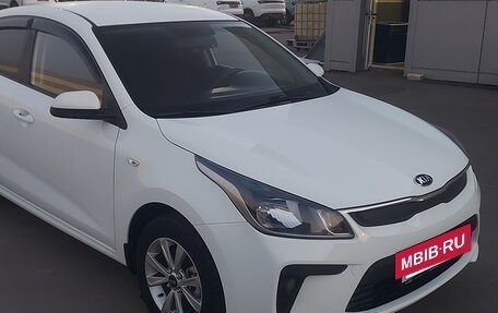 KIA Rio IV, 2018 год, 1 300 000 рублей, 4 фотография