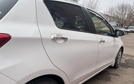 Toyota Vitz, 2015 год, 820 000 рублей, 2 фотография