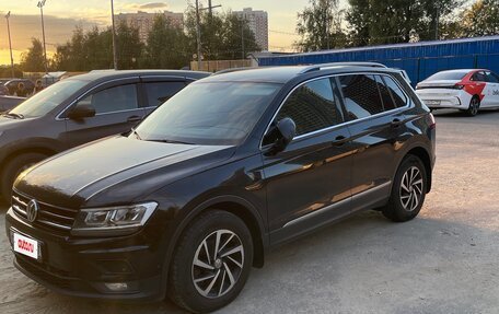 Volkswagen Tiguan II, 2018 год, 2 500 000 рублей, 3 фотография