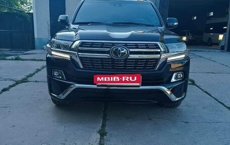 Toyota Land Cruiser 200, 2020 год, 9 900 000 рублей, 6 фотография