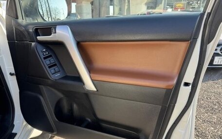Toyota Land Cruiser Prado 150 рестайлинг 2, 2021 год, 3 700 000 рублей, 15 фотография
