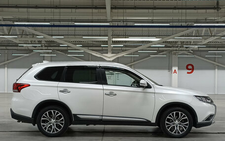 Mitsubishi Outlander III рестайлинг 3, 2017 год, 1 580 000 рублей, 4 фотография