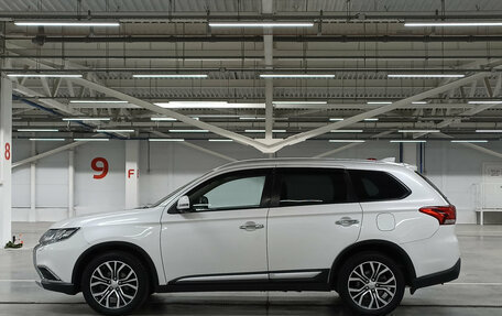 Mitsubishi Outlander III рестайлинг 3, 2017 год, 1 580 000 рублей, 8 фотография