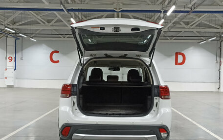 Mitsubishi Outlander III рестайлинг 3, 2017 год, 1 580 000 рублей, 10 фотография