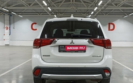 Mitsubishi Outlander III рестайлинг 3, 2017 год, 1 580 000 рублей, 6 фотография