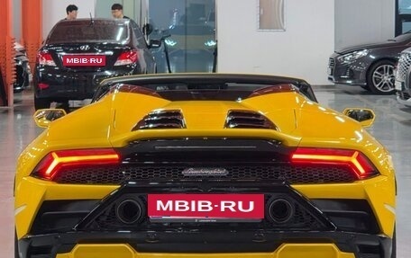 Lamborghini Huracán, 2023 год, 26 000 000 рублей, 6 фотография
