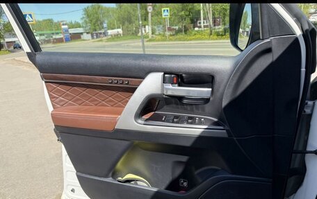 Toyota Land Cruiser 200, 2017 год, 5 650 000 рублей, 9 фотография